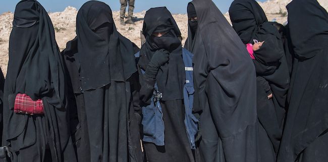 Dix femmes djihadistes rapatriées, inculpées et écrouées en France