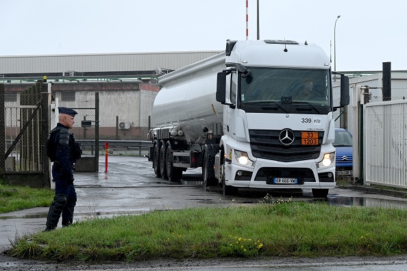 Les premiers camions ont quitté le dépôt TotalEnergies près de Dunkerque