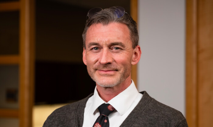 La protéine spike des vaccins Covid-19 déclenche des cancers et des caillots, explique le Dr Ryan Cole, pathologiste