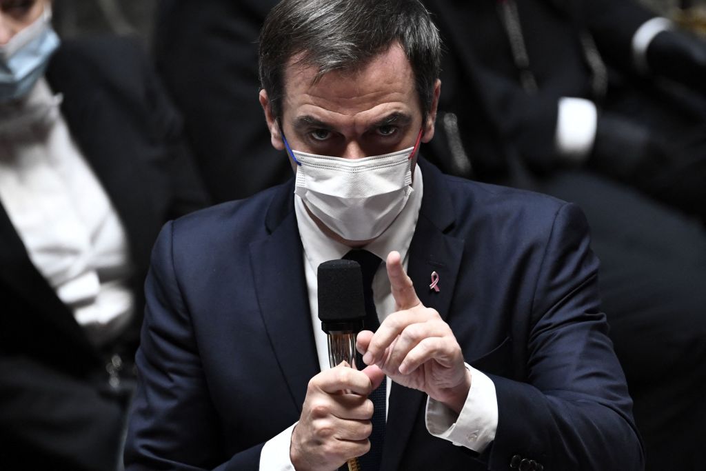 Soignants non vaccinés, pourquoi le gouvernement se braque-t-il?