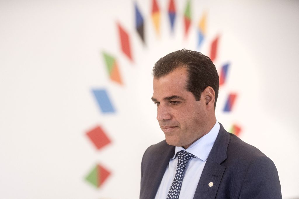 La Grèce va réintégrer ses personnels de santé non vaccinés