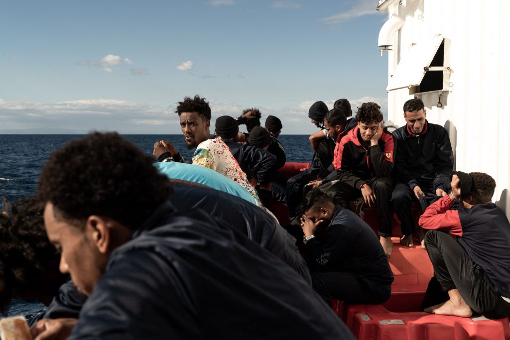 Accueil du navire Ocean Viking et des 230 migrants en France: « laxisme » pour la droite, « devoir d&rsquo;humanité » pour la gauche