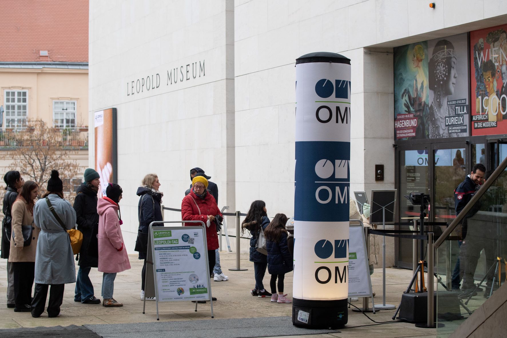Autriche : un tableau aspergé d&rsquo;un liquide noir par des militants écologistes de « Letzte Generation »