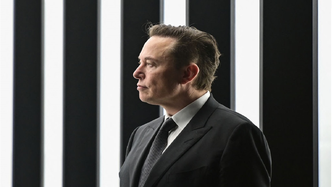 Elon Musk annonce qu&rsquo;il ne vendra pas d&rsquo;actions Tesla pendant deux ans et prédit une «grave récession» en 2023