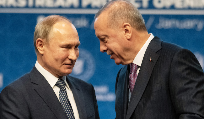 Recep Tayyip Erdogan demande à Vladimir Poutine de « nettoyer » le nord de la Syrie des forces kurdes