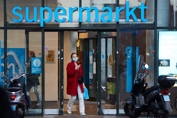 Il prend en charge les courses de ses employés sans aucune limite pour le mois de décembre