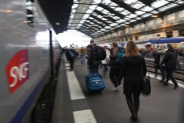 Grève des contrôleurs à la SNCF: deux trains sur trois circuleront le weekend de Noël