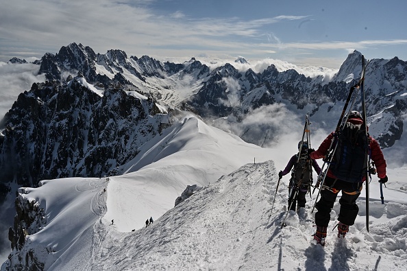 Vidéo-Mont-Blanc: polémique autour d&rsquo;un campement de deux alpinistes, une plainte est déposée