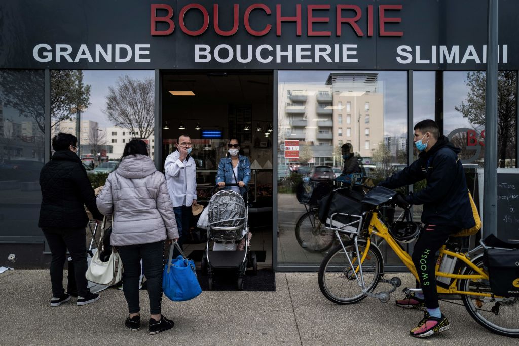 Ce boucher de la métropole lyonnaise a offert 30.000 euros de viande aux personnes dans le besoin