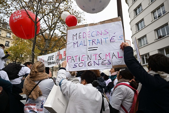 Paris: des milliers de médecins généralistes ont manifesté pour défendre une médecine libérale « en danger »