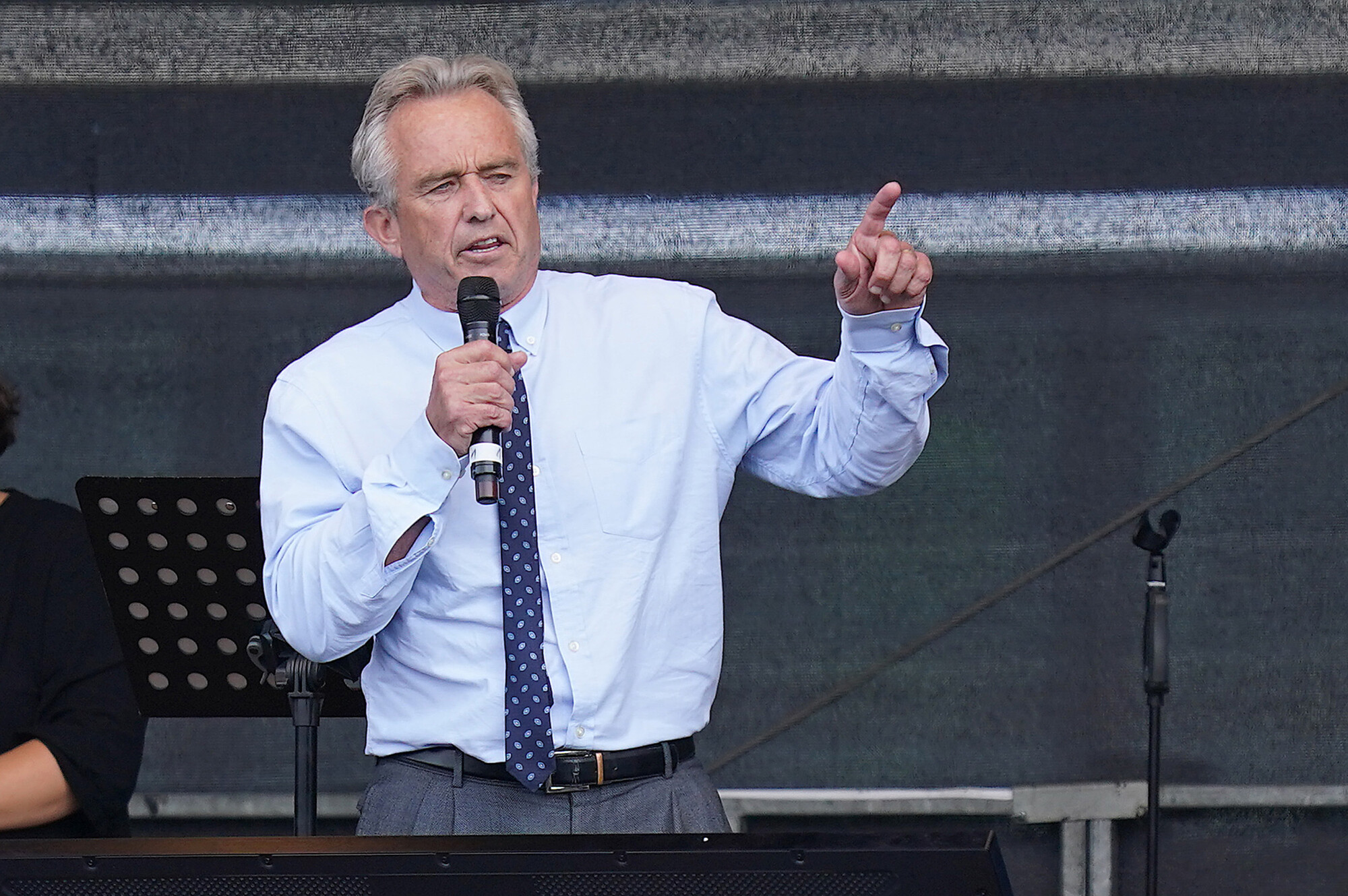 Robert F. Kennedy Jr. poursuit les médias alliés contre la « désinformation » autour des vaccins Covid-19