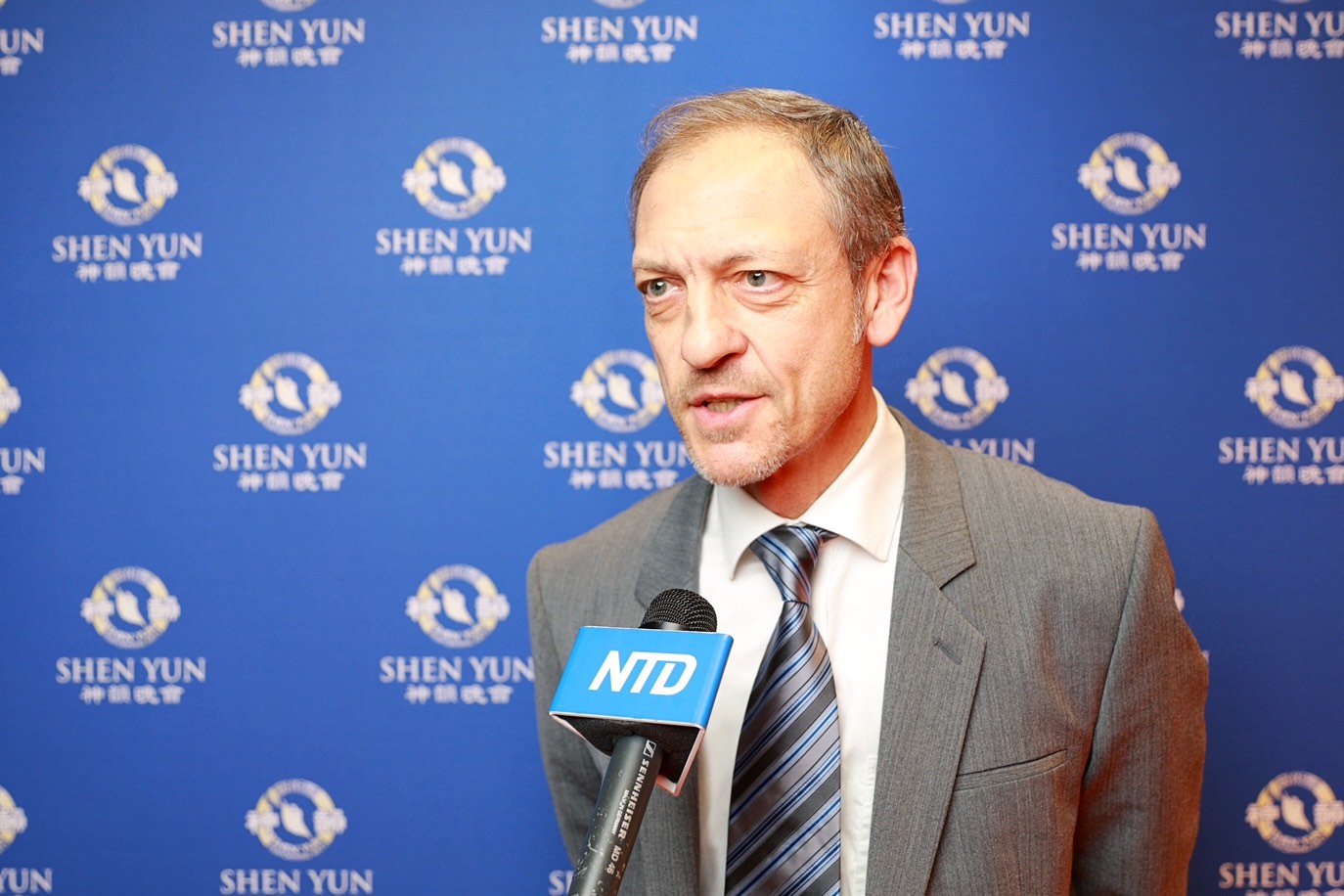 Shen Yun: « Ils transmettent la tradition chinoise avec une telle force d&rsquo;âme et d&rsquo;amour, qu&rsquo;il faudrait les imiter »