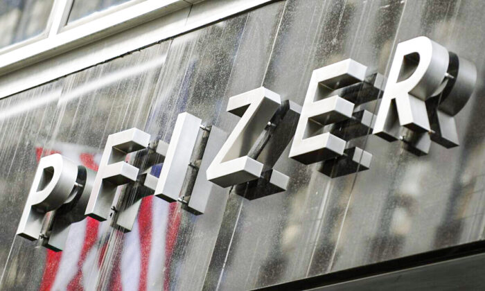 Pfizer commente les déclarations de son directeur de recherche sur des expériences de mutation artificielle du SARS-CoV-2