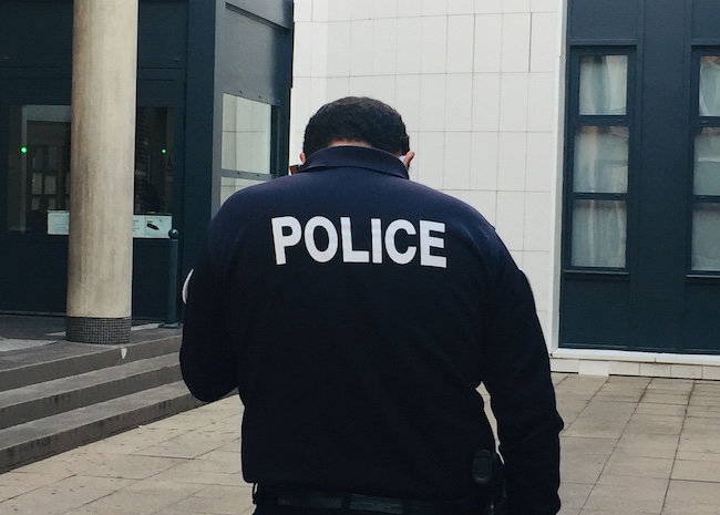 Val-de-Marne: un policier se suicide dans son commissariat