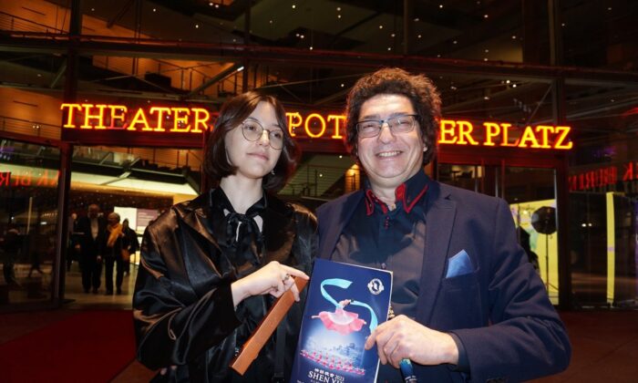 Un ancien chanteur d&rsquo;opéra : « La soprano de Shen Yun a une voix divine, qui semble venir du ciel »