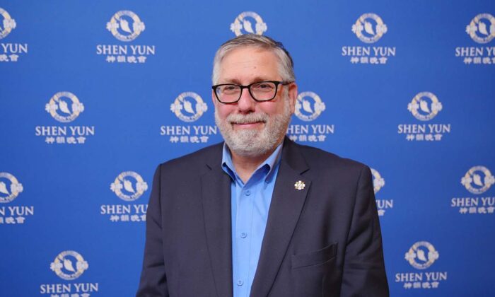 « Shen Yun est d&rsquo;une beauté et d&rsquo;une profondeur bouleversantes », déclare un amateur de théâtre