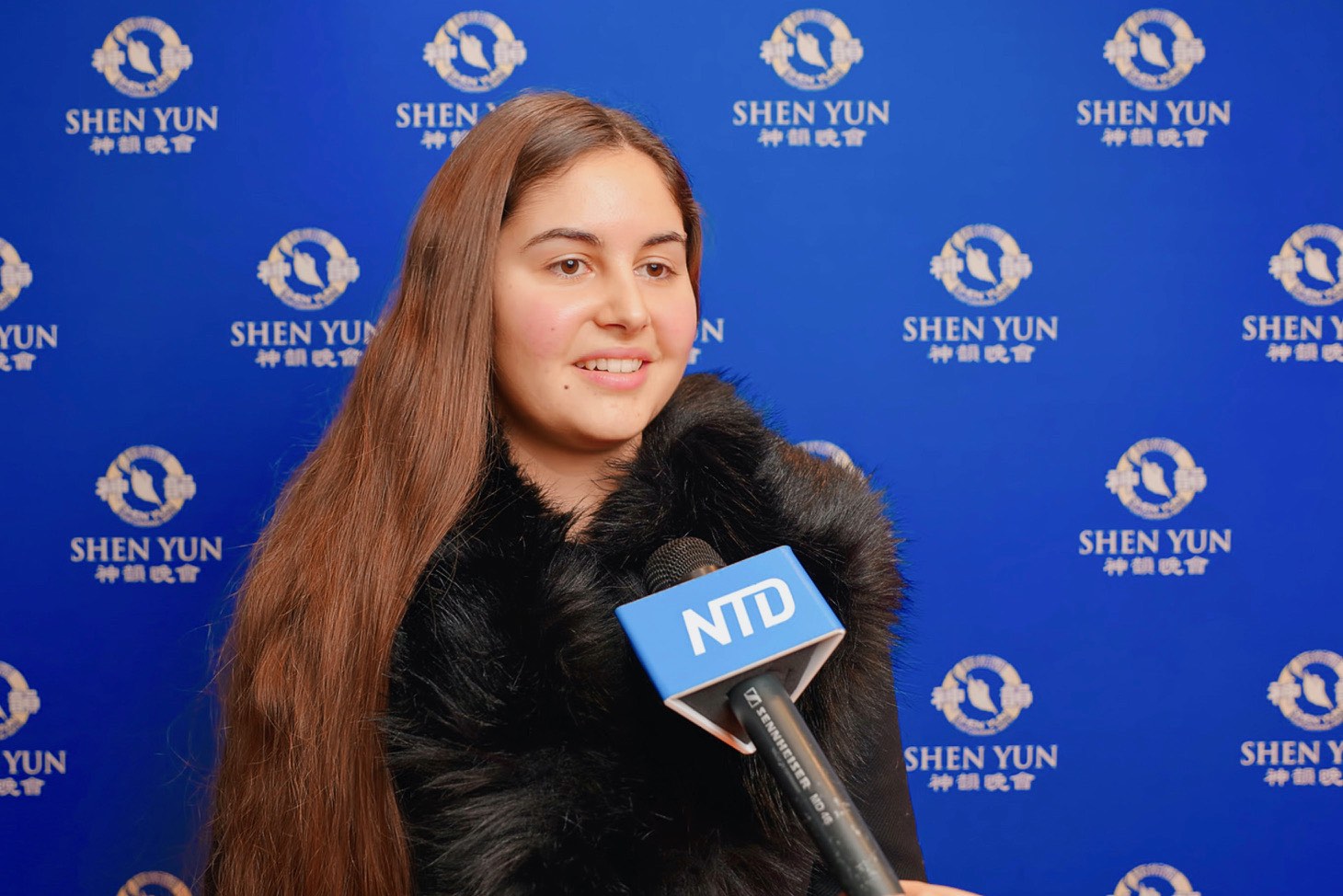 Shen Yun, « c&rsquo;était vraiment comme une lumière infinie, universelle », s&rsquo;exclame une violonniste