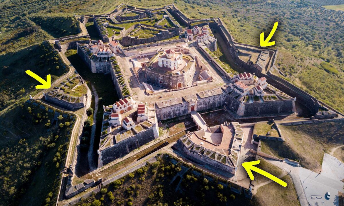 Quand les fortifications en étoile supplantaient les châteaux médiévaux pour résister aux canons