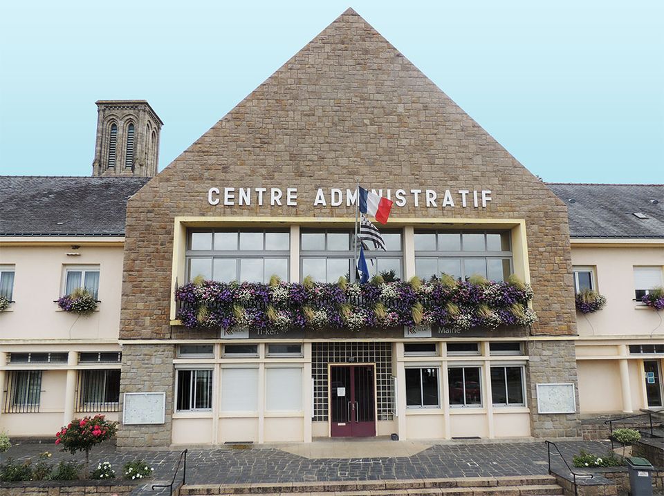 Callac Bretagne: la ville de Callac abandonne son projet contesté d'accueil de ...