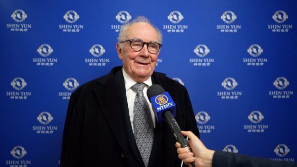 Shen Yun: les artistes s&rsquo;expriment avec « leur cœur sur la scène », estime un chirurgien-dentiste