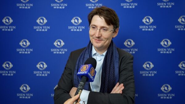 Shen Yun: les artistes s&rsquo;expriment avec « leur cœur sur la scène », estime un chirurgien-dentiste