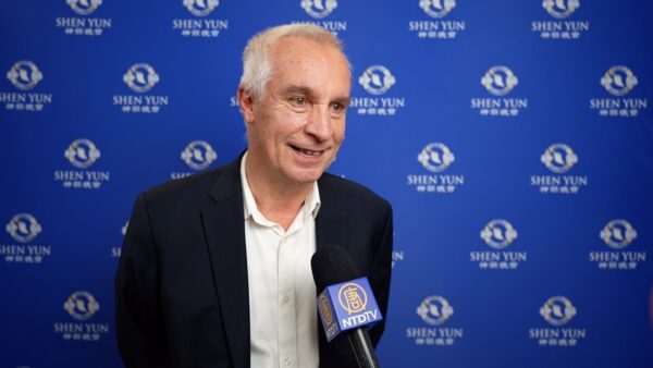 Shen Yun à Paris, « c&rsquo;est un festival de couleurs magnifiques et de danses », déclare un médecin