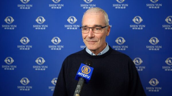 Shen Yun « permet de continuer à rendre vivantes les valeurs d’autrefois », déclare un directeur de société