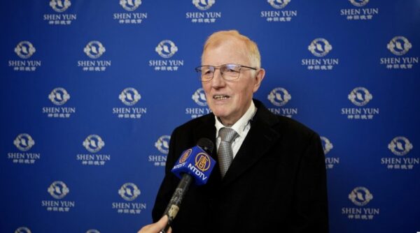 Shen Yun, « c&rsquo;est comme une forme de réveil, d&rsquo;éveil », déclare un ancien policier