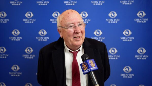 Shen Yun, « c&rsquo;est comme une forme de réveil, d&rsquo;éveil », déclare un ancien policier