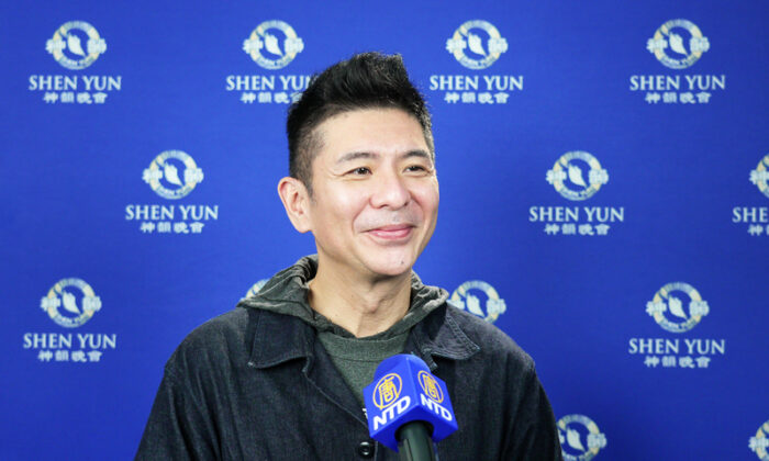 Un chanteur de renom qualifie Shen Yun de « touchant, époustouflant et très profond »