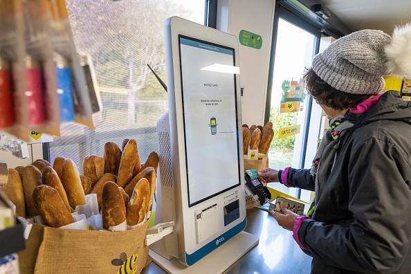 Léger rebond de la consommation, réfréné par l&rsquo;inflation