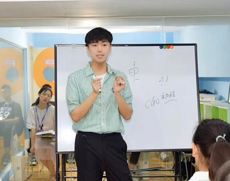 Un animateur radio chinois de 30 ans meurt en prison en raison de ses convictions