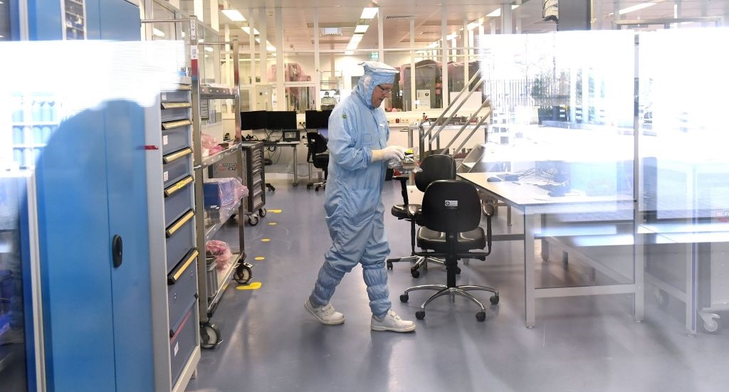 «Promenons-nous dans les bois»: Emmanuel Macron en petit chaperon rouge