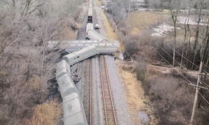 Un train déraille près de Detroit, dans le Michigan, avec un wagon transportant des matières dangereuses