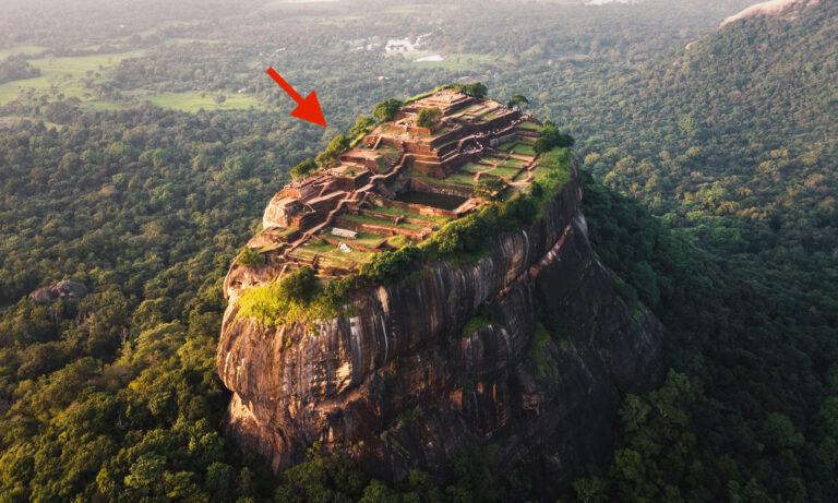 Une ancienne forteresse rocheuse entourée de mystère: l&rsquo;époustouflante Sigirîya au Sri Lanka