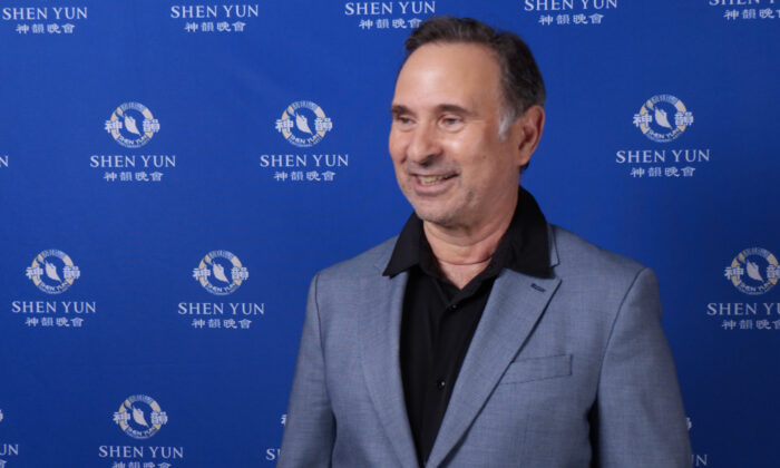 Shen Yun prône la vertu et la beauté : « Le monde en a besoin », déclare le directeur du théâtre national Eduardo Brito