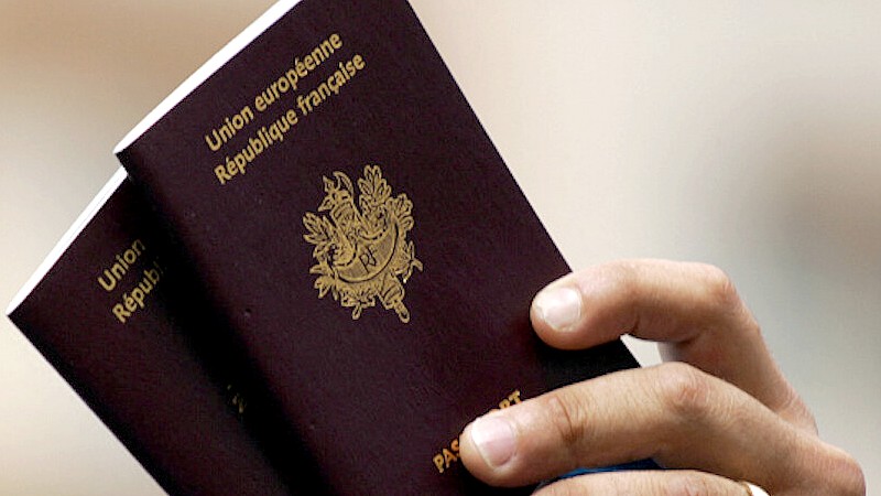 La France détrônée : son passeport n’est plus le plus puissant du monde