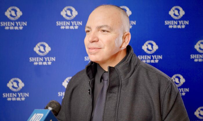 Un musicien après avoir vu Shen Yun: «La musique est un pouvoir que les êtres divins nous ont donné»