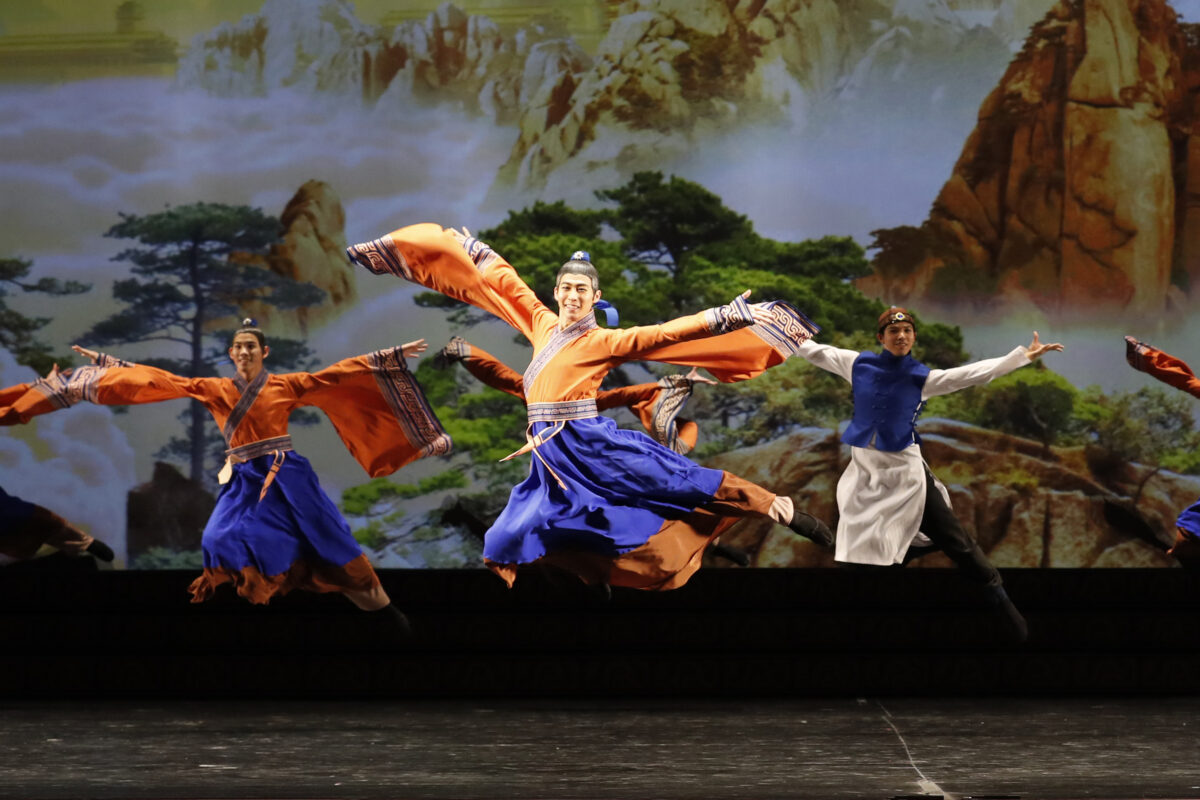 Jisung Kim, danseur de Shen Yun, cherche à raconter des histoires intemporelles par le biais d&rsquo;un art universel