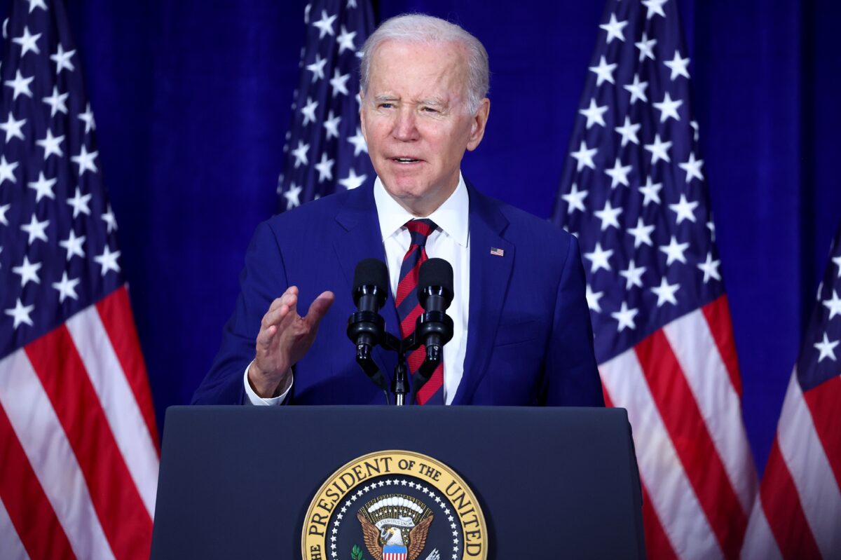 Joe Biden signe un décret visant à renforcer le contrôle des armes à feu