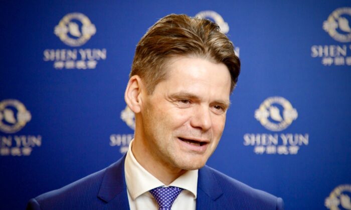 Un PDG d&rsquo;une société d&rsquo;investissement inspiré par la profondeur de la culture présentée par Shen Yun