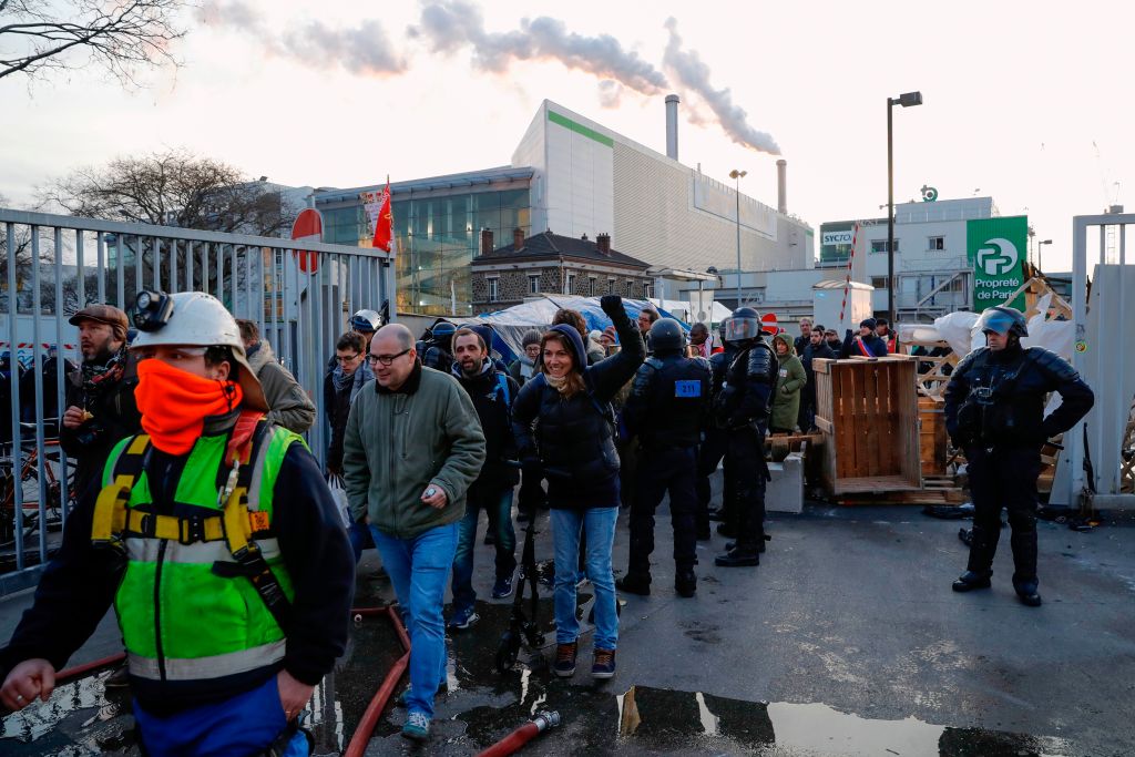 Action de blocage à l&rsquo;incinérateur d&rsquo;Issy, malgré la levée de la grève des éboueurs