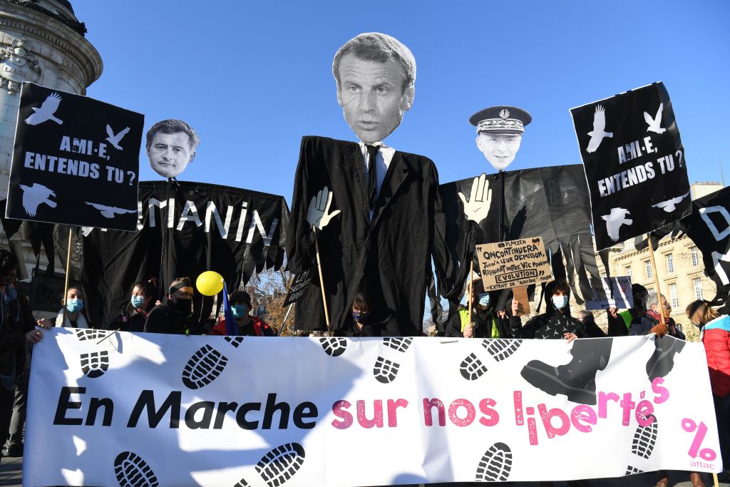 Le RN soupçonne Macron de « prendre un plaisir malsain à organiser le chaos »