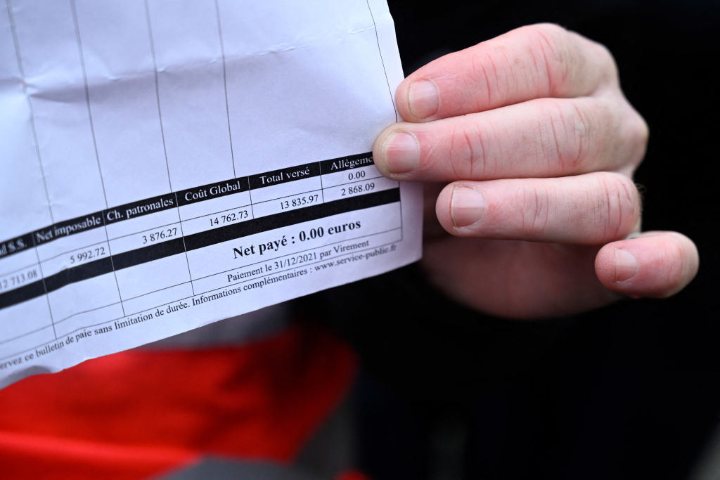 Retenues sur les salaires des grévistes : Anne Hidalgo défend une pratique de «fin de conflit»