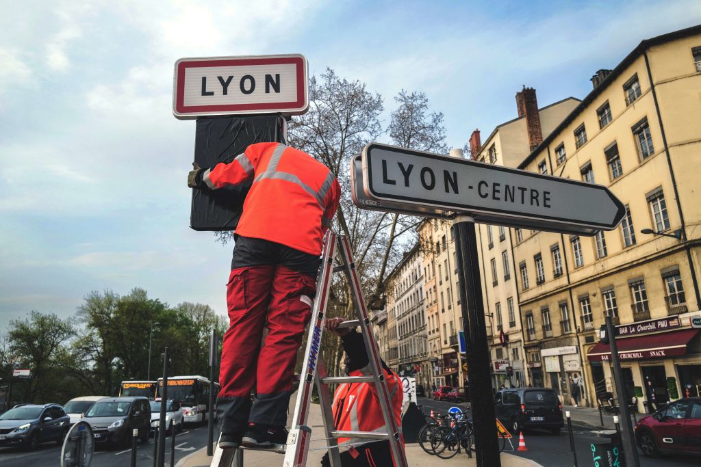« Presqu’île à vivre »: Lyon va fermer son hypercentre aux voitures, scooters et motos dès 2025