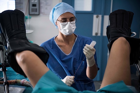 Gynécologie : le Comité d&rsquo;éthique appelle les professionnels à une attention renforcée sur le savoir-être