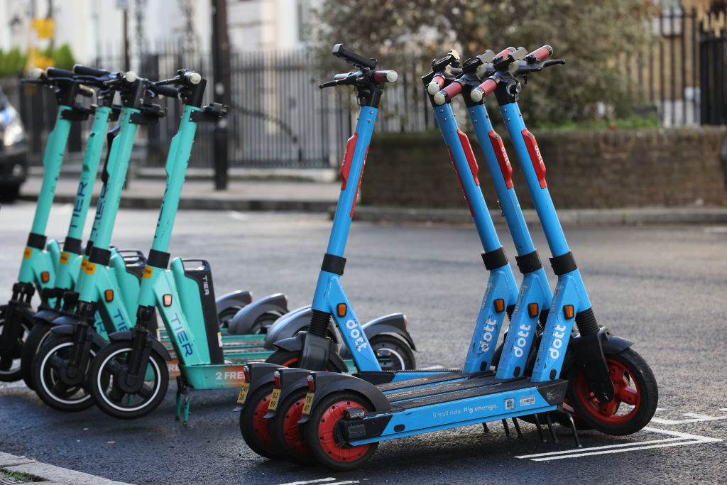 La votation parisienne sur les trottinettes en libre-service, une première dans le brouillard