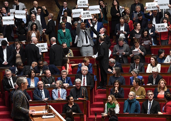 Pour l&rsquo;exécutif, au Parlement comme dans la rue, la bataille des retraites s&rsquo;accélère
