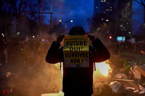 Tensions et barricades dans le sud de Paris en marge d&rsquo;une manifestation