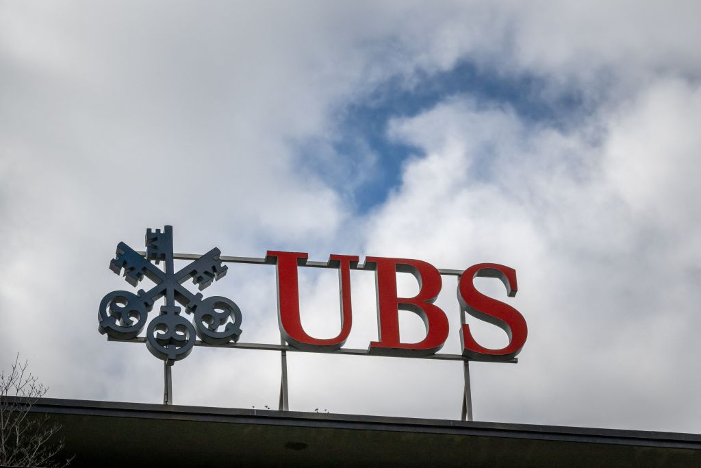 Le rachat de Credit Suisse par UBS annonce-t-il le retour des grandes fusions bancaires?